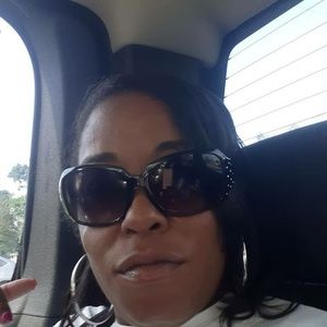 Meet your Posher, Claudia